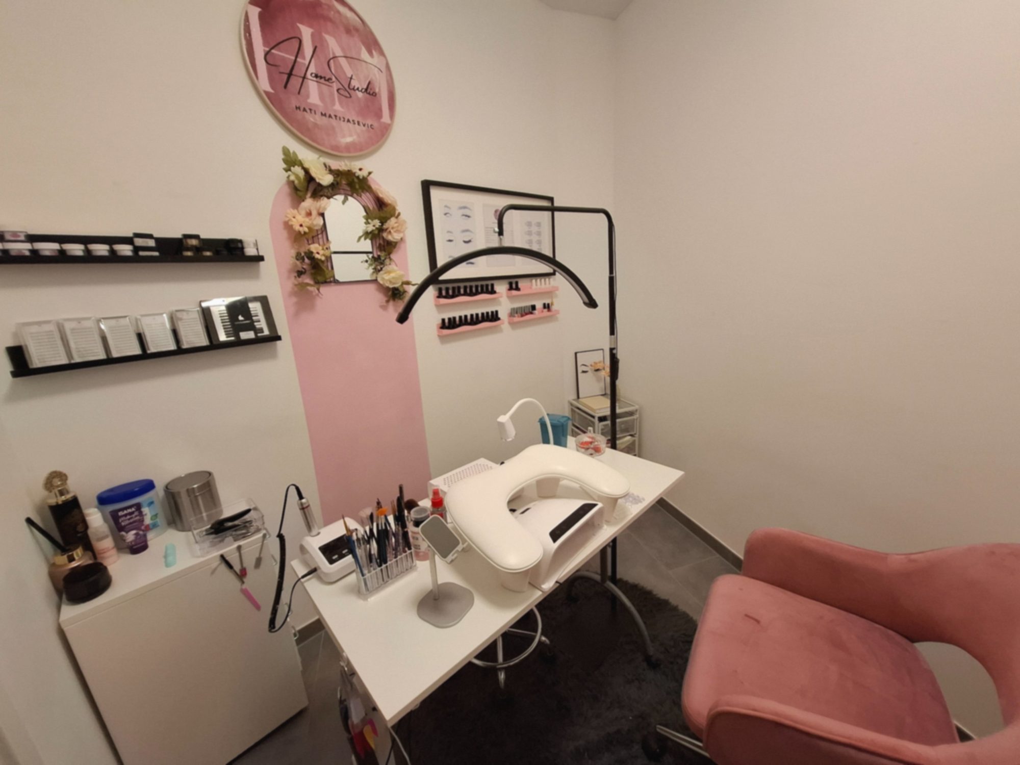 HM home studio – notranjost salona v Hanau